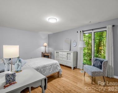 335 Melrose Avenue - Photo Thumbnail 25