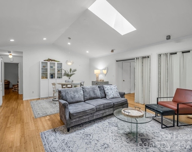 335 Melrose Avenue - Photo Thumbnail 16
