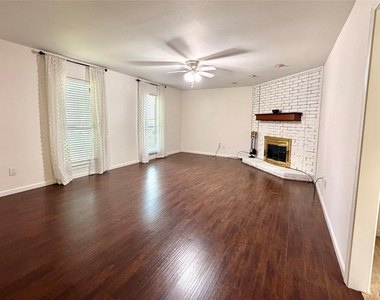 1202 Frio Lane - Photo Thumbnail 7