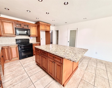 1202 Frio Lane - Photo Thumbnail 14