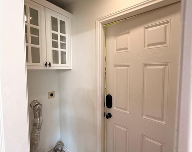 1202 Frio Lane - Photo Thumbnail 16