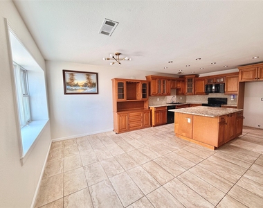 1202 Frio Lane - Photo Thumbnail 10