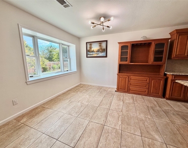 1202 Frio Lane - Photo Thumbnail 15