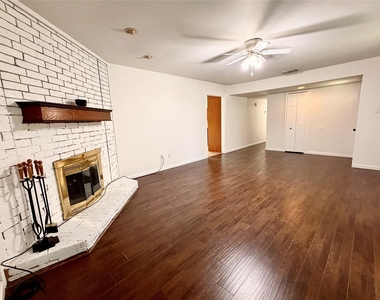 1202 Frio Lane - Photo Thumbnail 8