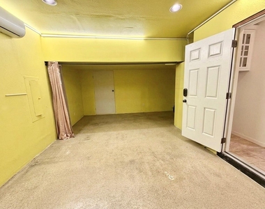 1202 Frio Lane - Photo Thumbnail 25