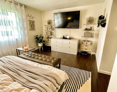 1202 Frio Lane - Photo Thumbnail 2