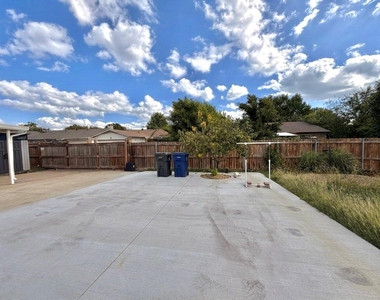 1202 Frio Lane - Photo Thumbnail 28
