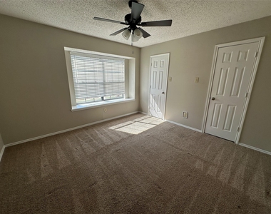 619 White Oak Street - Photo Thumbnail 11