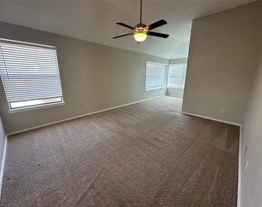 619 White Oak Street - Photo Thumbnail 13