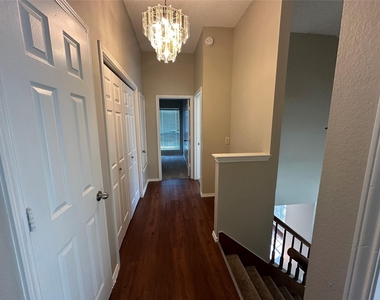 619 White Oak Street - Photo Thumbnail 15