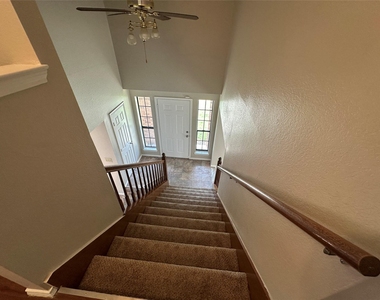 619 White Oak Street - Photo Thumbnail 10