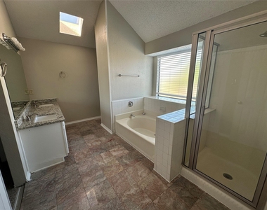 619 White Oak Street - Photo Thumbnail 14