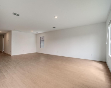 1625 Baugh Street - Photo Thumbnail 5