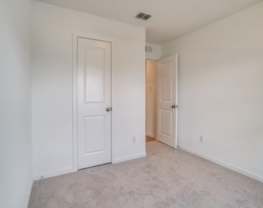 1625 Baugh Street - Photo Thumbnail 10