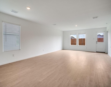 1625 Baugh Street - Photo Thumbnail 4