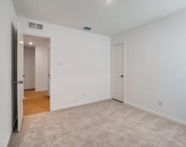 1625 Baugh Street - Photo Thumbnail 12