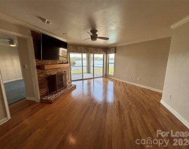 1332 Torrence Circle - Photo Thumbnail 7
