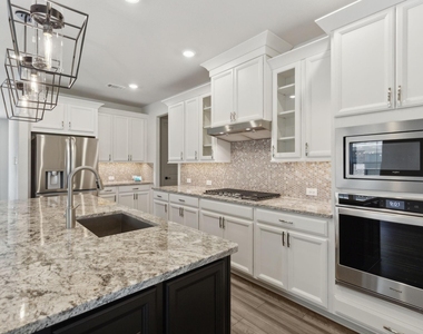 2453 Yosemite Way - Photo Thumbnail 6