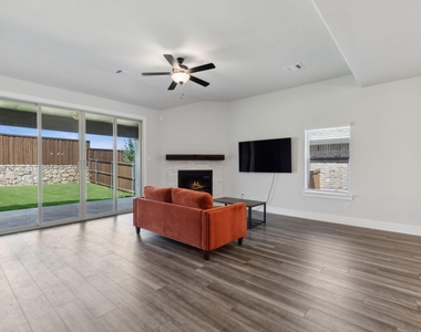 2453 Yosemite Way - Photo Thumbnail 9