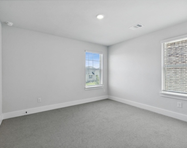 2453 Yosemite Way - Photo Thumbnail 28