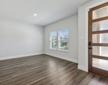 2453 Yosemite Way - Photo Thumbnail 2