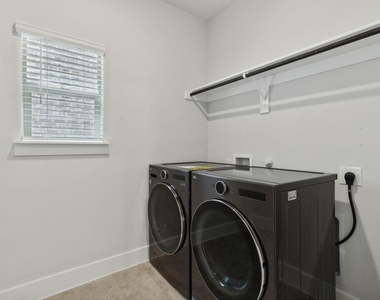 2453 Yosemite Way - Photo Thumbnail 21