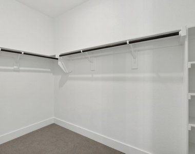 2453 Yosemite Way - Photo Thumbnail 17