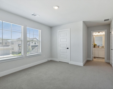 2453 Yosemite Way - Photo Thumbnail 24