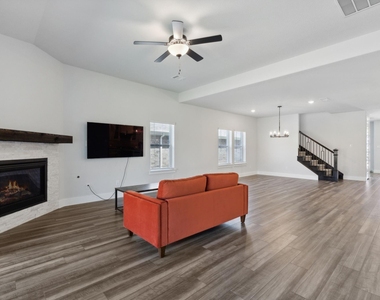 2453 Yosemite Way - Photo Thumbnail 8