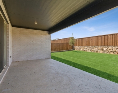 2453 Yosemite Way - Photo Thumbnail 33