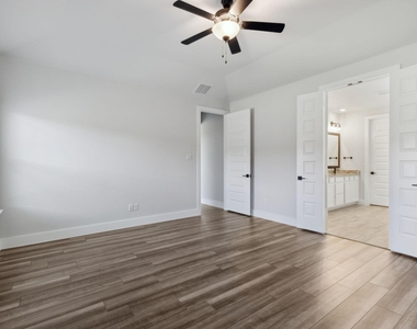 2453 Yosemite Way - Photo Thumbnail 13