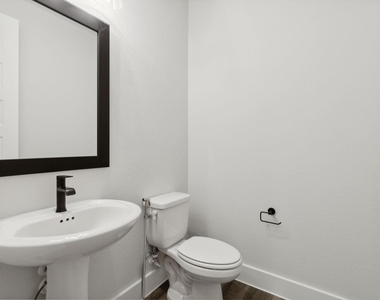 2453 Yosemite Way - Photo Thumbnail 22