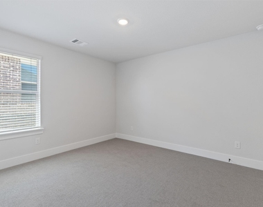 2453 Yosemite Way - Photo Thumbnail 27