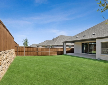 2453 Yosemite Way - Photo Thumbnail 35