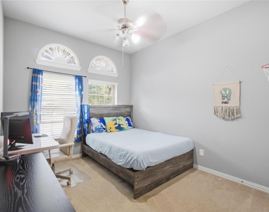 3009 Hereford Drive - Photo Thumbnail 17