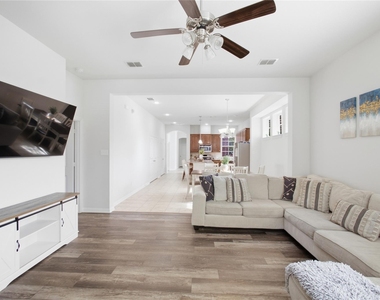 3009 Hereford Drive - Photo Thumbnail 12