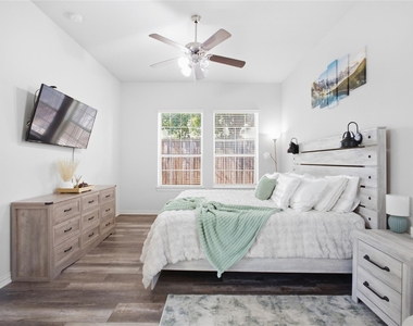 3009 Hereford Drive - Photo Thumbnail 14