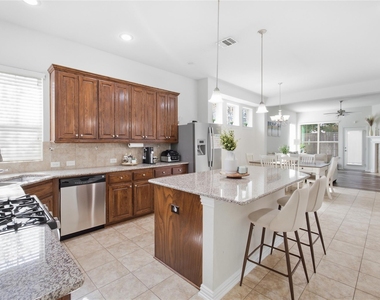 3009 Hereford Drive - Photo Thumbnail 5