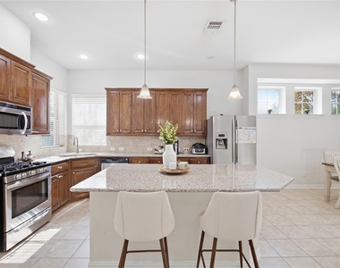 3009 Hereford Drive - Photo Thumbnail 6