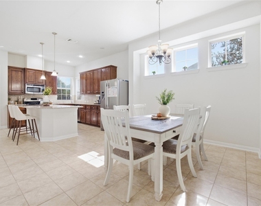 3009 Hereford Drive - Photo Thumbnail 8