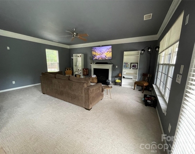 9709 Glenburn Lane - Photo Thumbnail 8