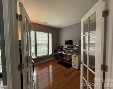 9709 Glenburn Lane - Photo Thumbnail 5
