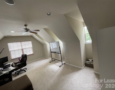 9709 Glenburn Lane - Photo Thumbnail 16