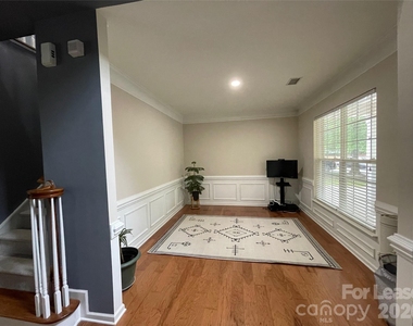9709 Glenburn Lane - Photo Thumbnail 4