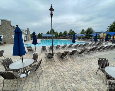 9709 Glenburn Lane - Photo Thumbnail 32