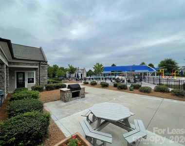 9709 Glenburn Lane - Photo Thumbnail 31
