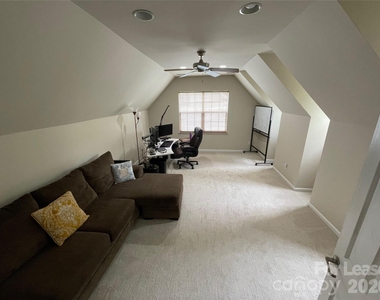 9709 Glenburn Lane - Photo Thumbnail 15