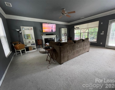 9709 Glenburn Lane - Photo Thumbnail 7