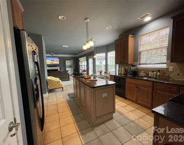 9709 Glenburn Lane - Photo Thumbnail 10