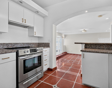 7500 W Treasure Drive - Photo Thumbnail 16